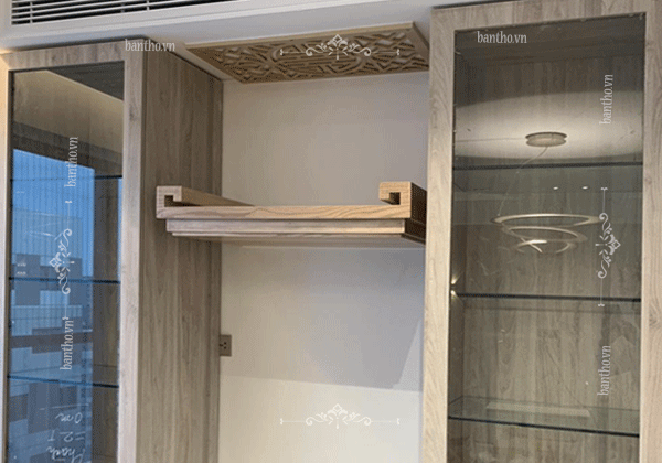 Mẫu thiết kế bàn thờ phù hợp cho chung cư theo lối khá đơn giản nhưng vẫn có tính thẩm mỹ Thiết kế phòng thờ chung cư